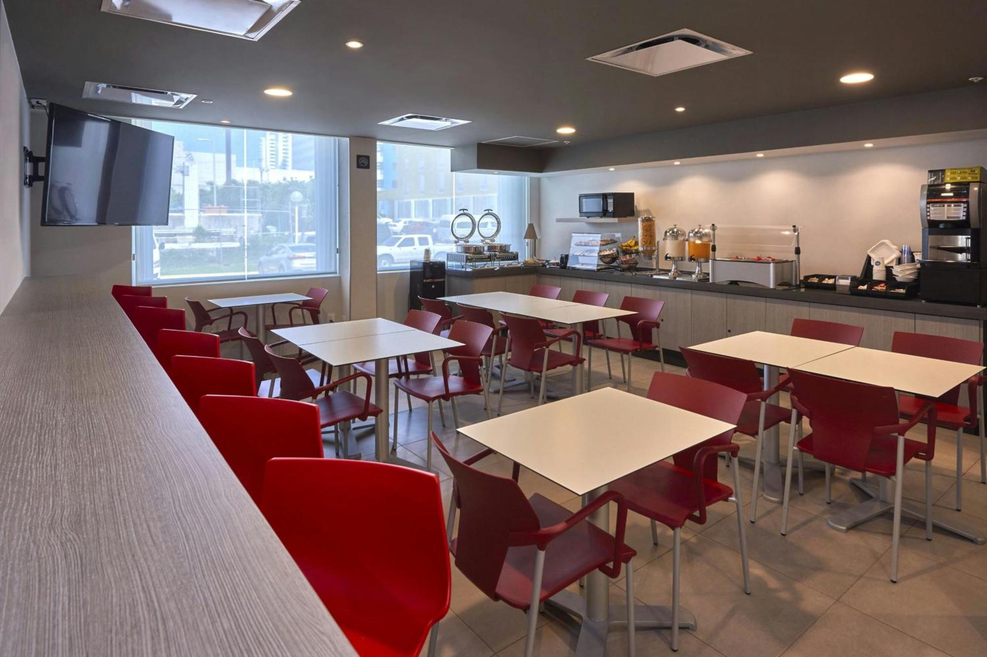 City Express Junior By Marriott Toluca Zona Industrial Eksteriør billede